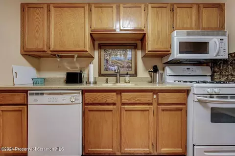 Kitchen - 1102 Summit Pointe, Scranton, PA 18508 photo 4 of 4