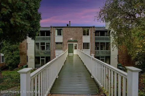 1102 Summit Pointe, Scranton, PA 18508