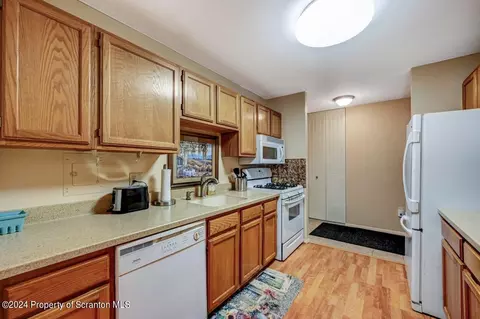 Kitchen - 1102 Summit Pointe, Scranton, PA 18508 photo 2 of 4