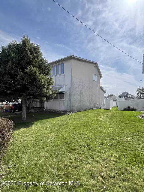 220 Moosic Rd, Old Forge, PA 18518 photo 4
