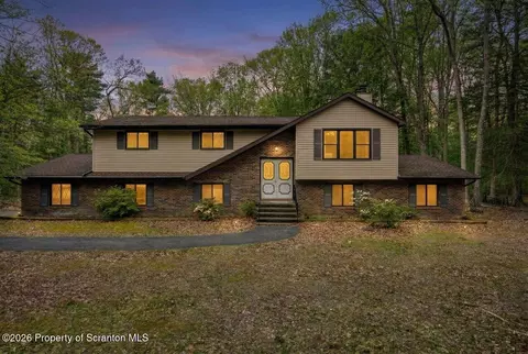 3834 Foxborough Ct, Stroudsburg, PA 18360