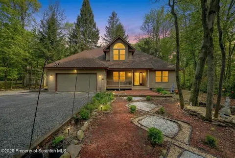 42 Wildflower Cir, Gouldsboro, PA 18424