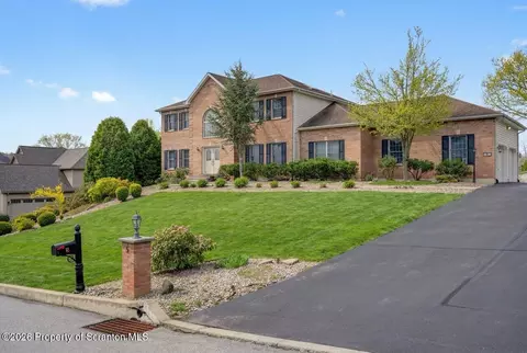 5 Chatham Hill Cir, South Abington, PA 18411
