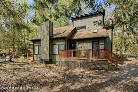 2917 Fairhaven Dr, Tobyhanna, PA 18466