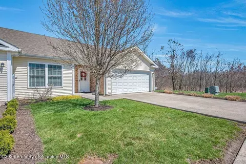 315 Foxtail Cir, Archbald, PA 18403