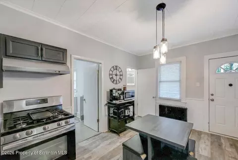 Entry Way - 641 Elm St, Scranton, PA 18505 photo 5 of 13