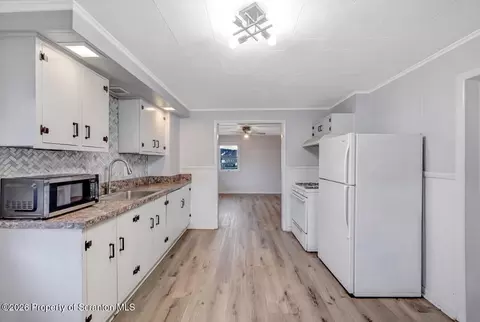 Entry Way - 641 Elm St, Scranton, PA 18505 photo 9 of 13
