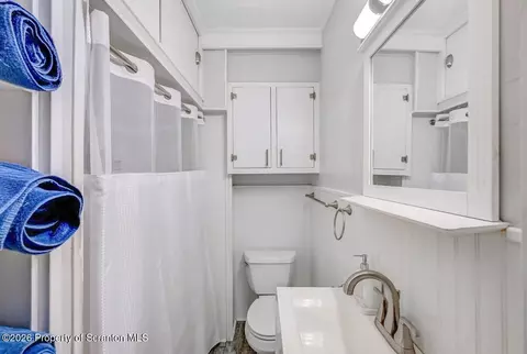 Bath - 641 Elm St, Scranton, PA 18505 photo 1 of 5