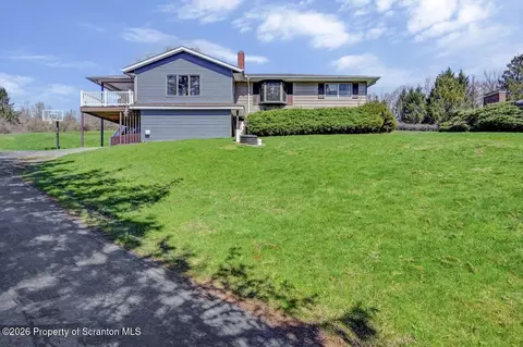 2117 E La Plume Rd, La Plume, PA 18440