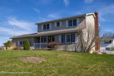 801 Laconia Cir, South Abington, PA 18411