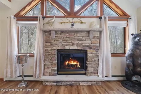 74 Mildred Dr, Clifton Twp, PA 18424