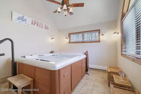 74 Mildred Dr, Clifton Twp, PA 18424