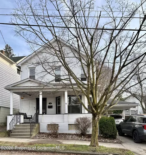 70 8th Ave, Carbondale, PA 18407