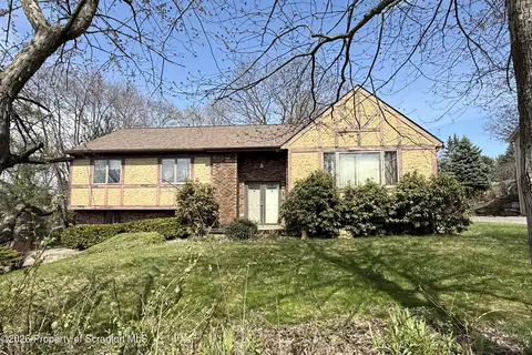 215 Mckinley Dr, Jessup, PA 18434