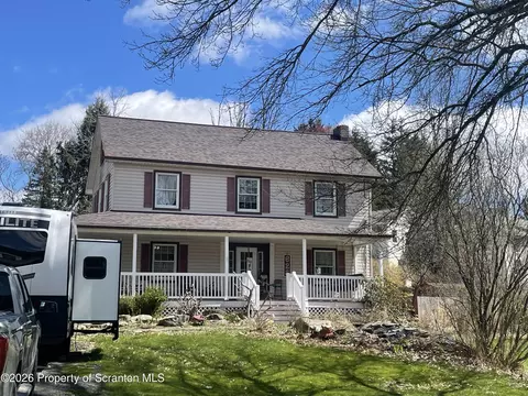 628 Gravity Hill Rd, Lake Ariel, PA 18436