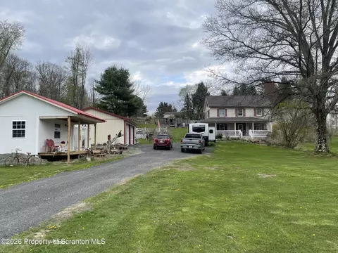 628 Gravity Hill Rd, Lake Ariel, PA 18436