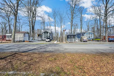 124 Tennis Ter, Covington Twp, PA 18424
