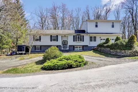 9105 Belvedere Rd, Tobyhanna, PA 18466