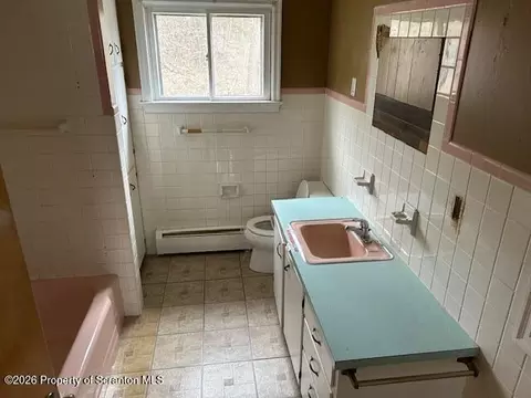 Bath - 708 Delaware St, Mayfield, PA 18433 photo 1 of 2