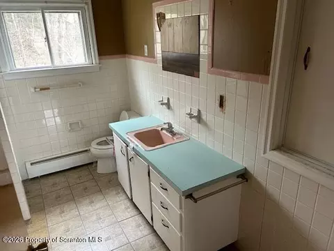 Bath - 708 Delaware St, Mayfield, PA 18433 photo 2 of 2