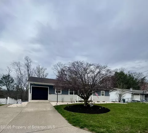 26 Hillcrest Dr, Dallas, PA 18612