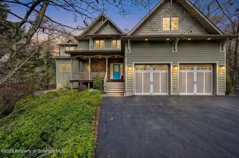 88 Lakeview Timbers Dr, Gouldsboro, PA 18424