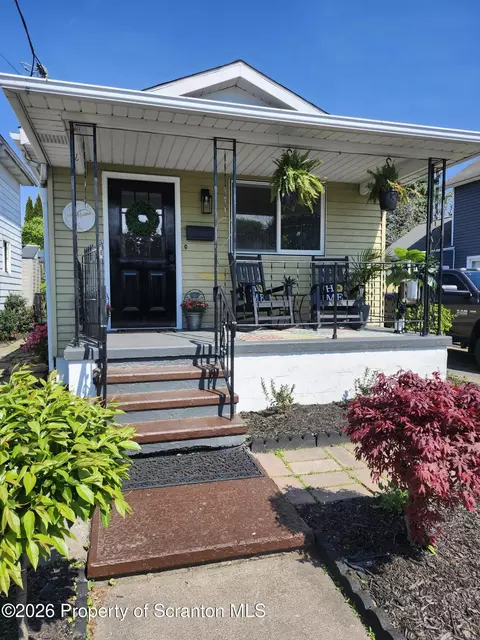 817 Lincoln St, Dickson City, PA 18519