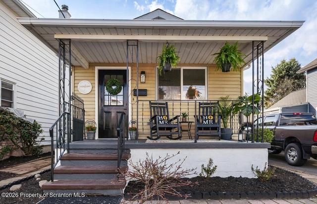 817 Lincoln St, Dickson City, PA 18519