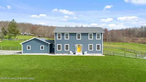 8 Stone Creek Ln, Scott Twp, PA 18433