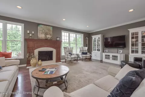 14 Kipling Dr, Moosic, PA 18507 photo 5