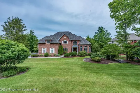 14 Kipling Dr, Moosic, PA 18507