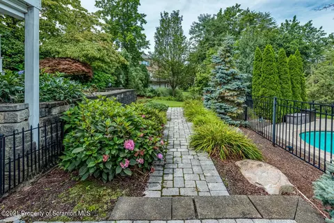 14 Kipling Dr, Moosic, PA 18507 photo 39