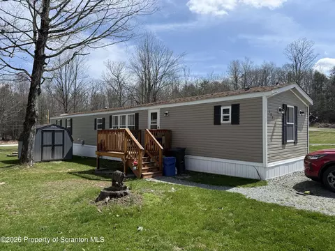 105 Gardner Ln, Clarks Summit, PA 18411