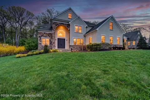 103 Rock Ridge Dr, South Abington, PA 18411