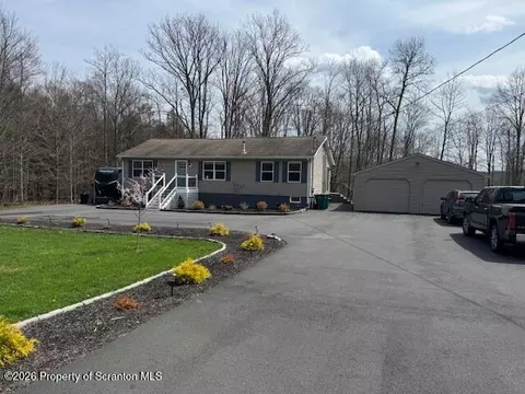100 Victoria Cir, Jefferson Twp, PA 18436