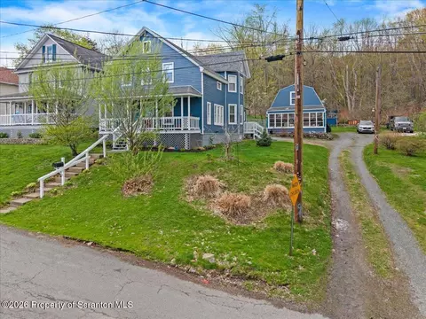 7 44th St, Carbondale, PA 18407