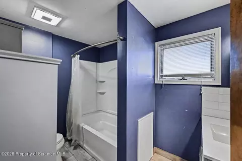 Bath - 638 E Grant St, Olyphant, PA 18447 photo 3 of 3