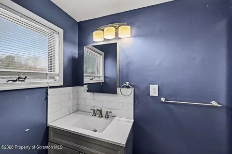 Bath - 638 E Grant St, Olyphant, PA 18447 photo 2 of 3