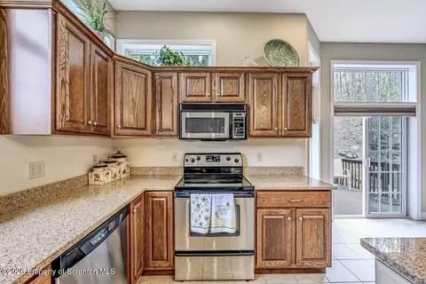 Kitchen - 102 Ryan Dr, Moosic, PA 18507 photo 5 of 7