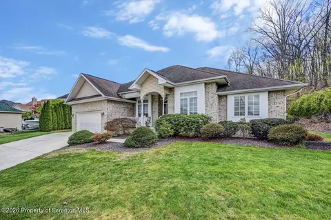 102 Ryan Dr, Moosic, PA 18507