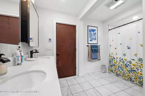Bath - 511 Fallon St, Old Forge, PA 18518 photo 3 of 3
