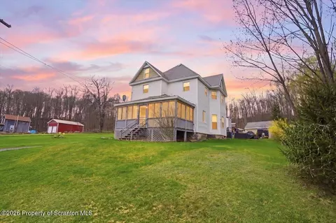 53 Rose Hill Rd, Lake Como, PA 18437
