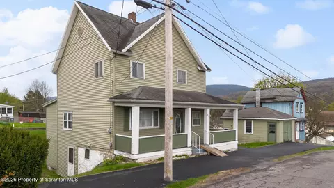 810 Pine St, Mayfield, PA 18433