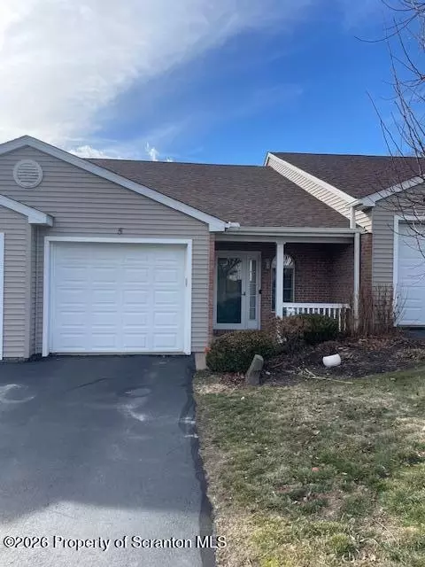 5 Parkland Dr, South Abington, PA 18411