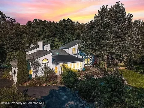 460 Reeders Run Rd, Stroudsburg, PA 18360