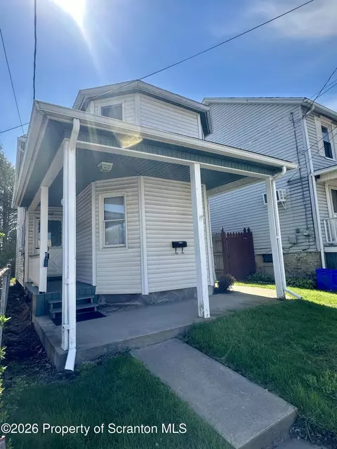 628 Oak St, Old Forge, PA 18518