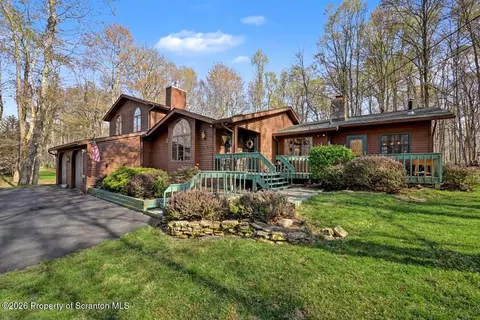 146 Eagles View Dr, Clifton Twp, PA 18424
