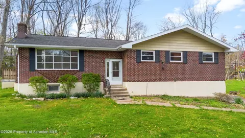 43 Walden Dr, Mountain Top, PA 18707