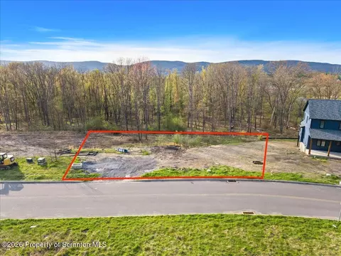 37 Veronica Dr, Jenkins Twp, PA 18640