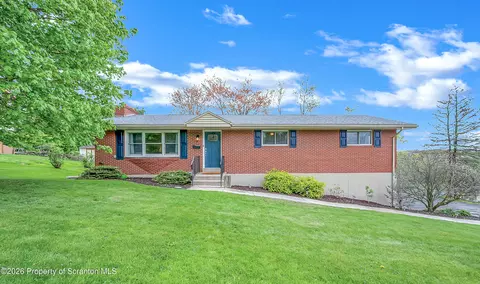 402 Tulip Cir, Clarks Summit, PA 18411